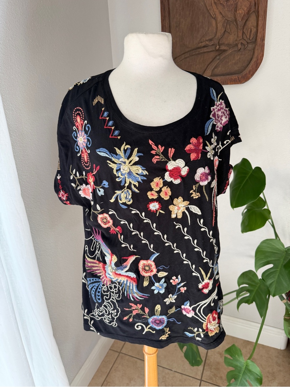 Johnny Was Embroidered Floral Bird Black Top Womenโs Size L